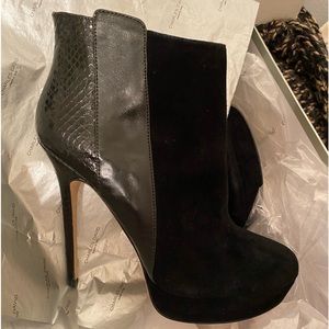 Charles David Scarlett Platform
Ankle Bootie -NEW, 8
